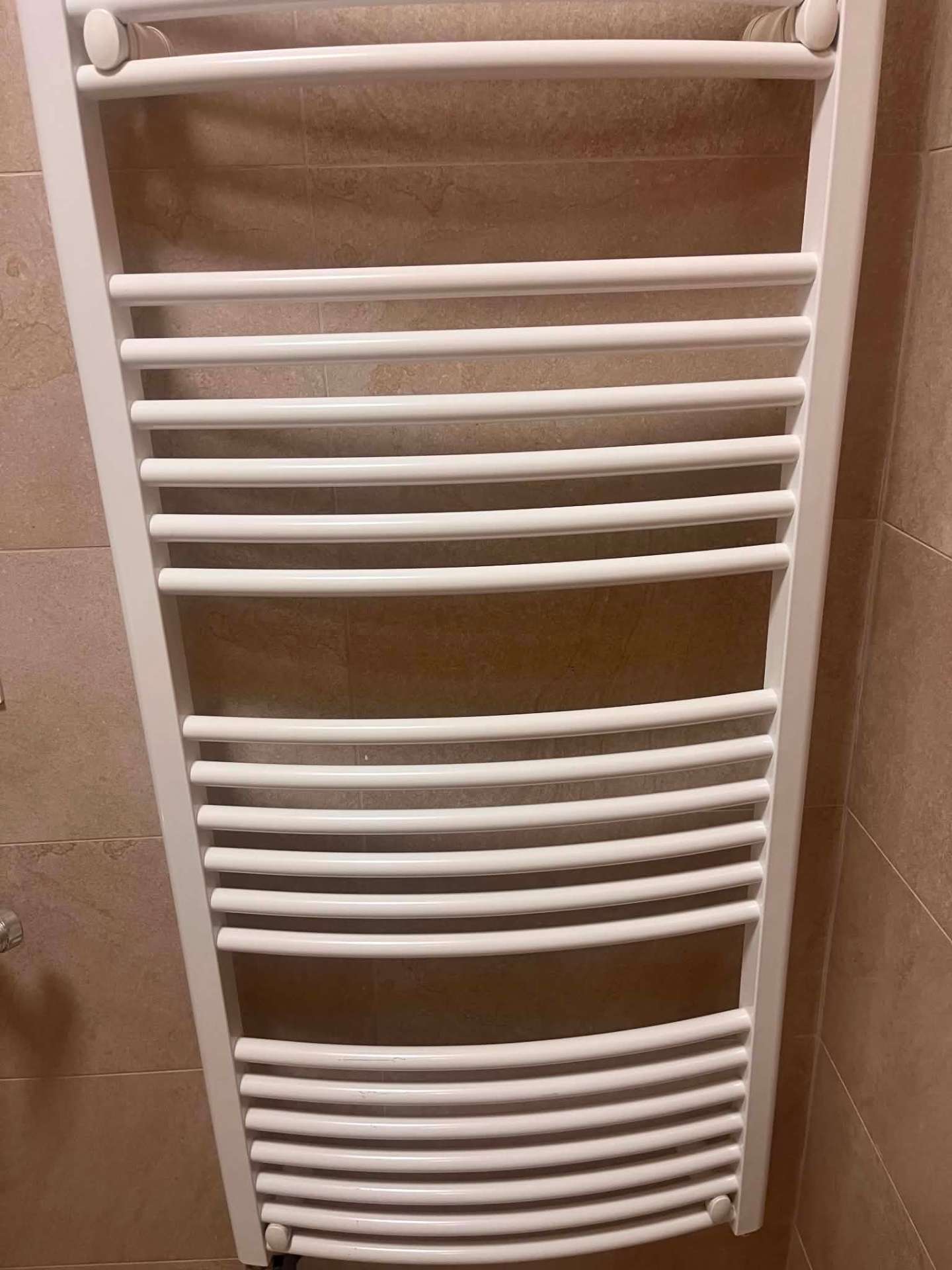 Csillogó törölközőszárító radiátor