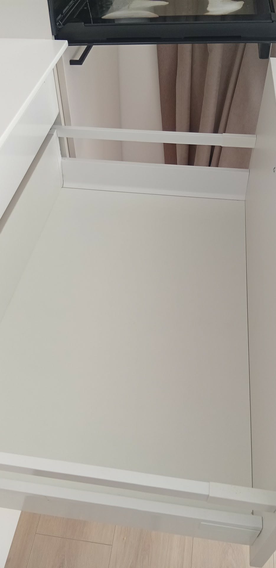Konyhafiók – morzsa és szennyeződés – utána